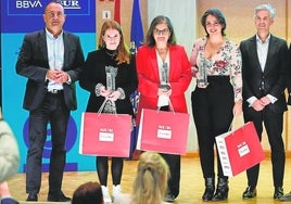 El director de SUR, Manolo Castillo, Nazaret Keen, Patricia Roza, Noa Scholz, José María Hernández, director de zona de BBVA y Antonio Flores, decano de la Facultad de Ciencias