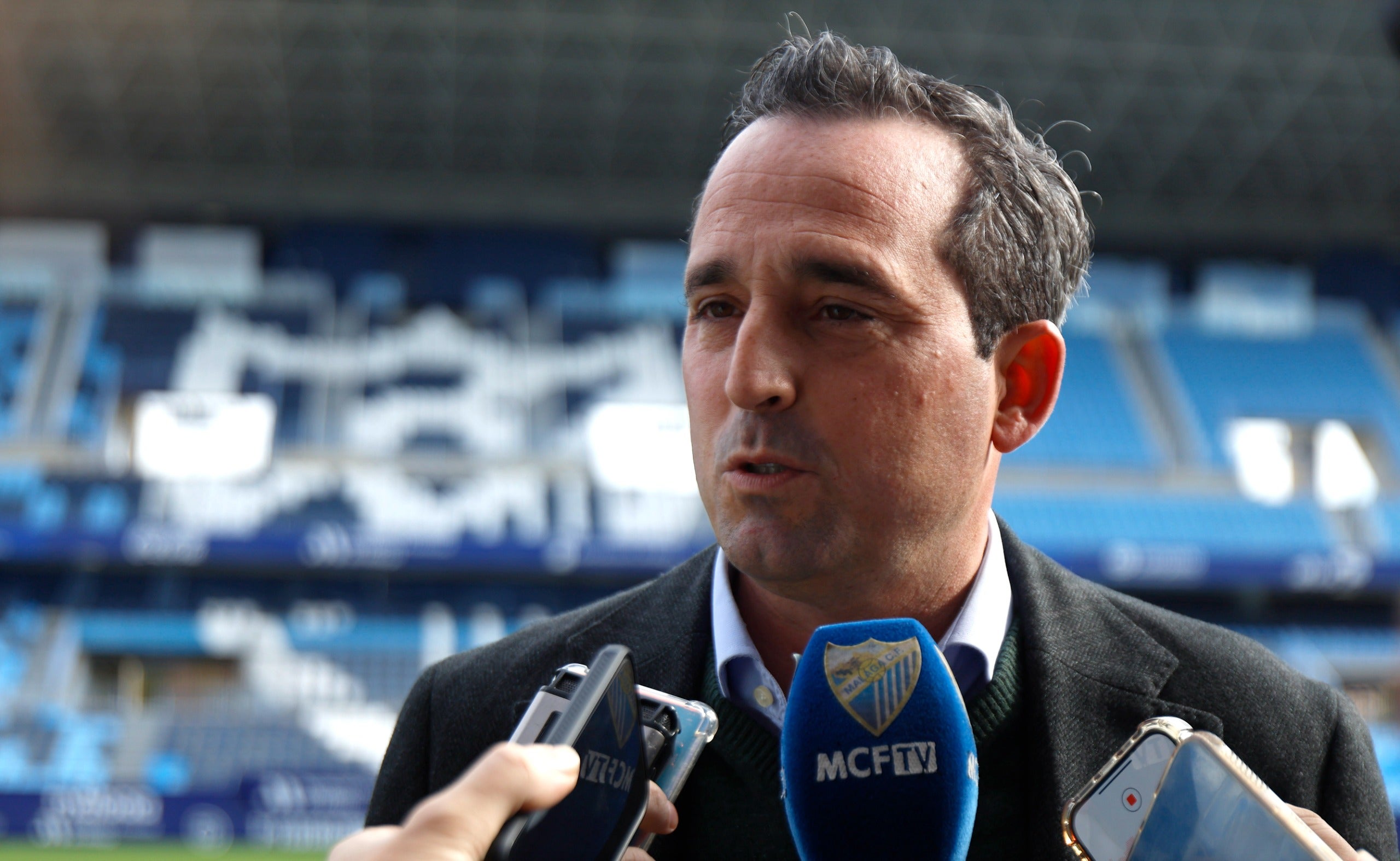 Kike Pérez, director general del Málaga, atiende a los medios este jueves en La Rosaleda.