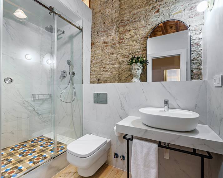 La rehabilitación de un destartalado edificio en el Centro de Málaga revela su floreciente pasado barroco