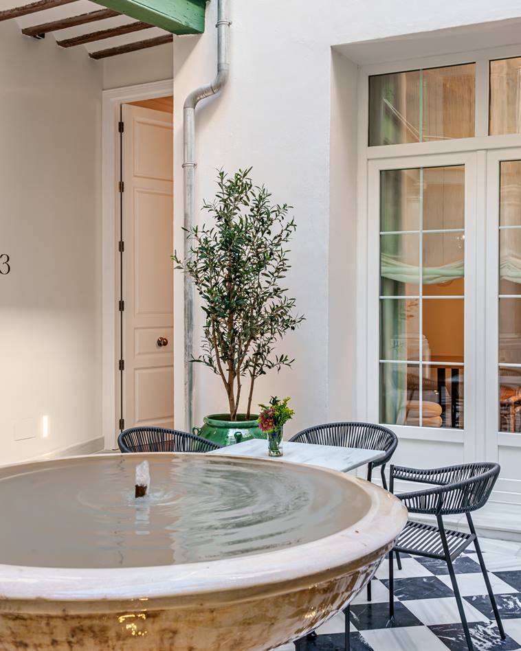 La rehabilitación de un destartalado edificio en el Centro de Málaga revela su floreciente pasado barroco