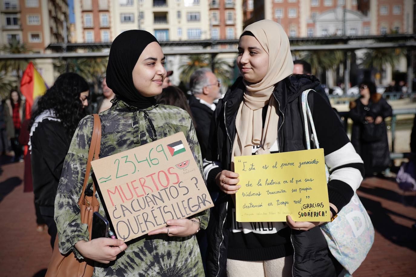 Cientos de manifestantes claman por la paz en Gaza y piden embargos contra Israel