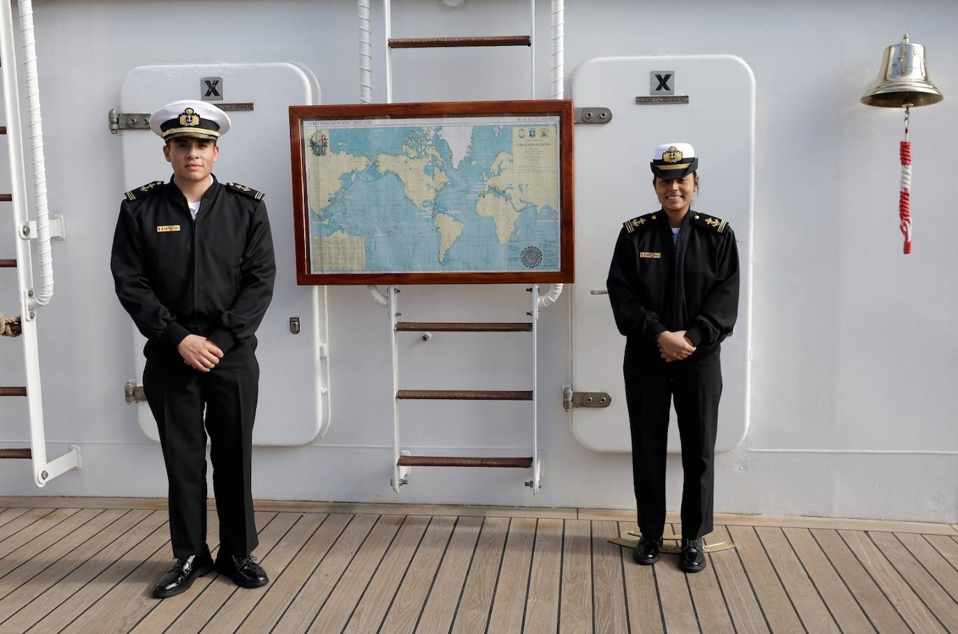 Perú exhibe la joya de su Armada en el puerto de Málaga