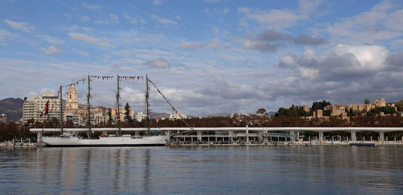 Perú exhibe la joya de su Armada en el puerto de Málaga