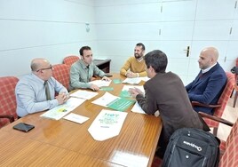 Responsables municipales, de la Mancomunidad y de Ecovidrio mantienen una reunión sobre la campaña.