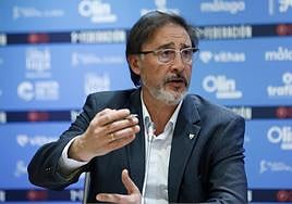 El director deportivo del Málaga, Loren Juarros, este miércoles en la sala de prensa de La Rosaleda.