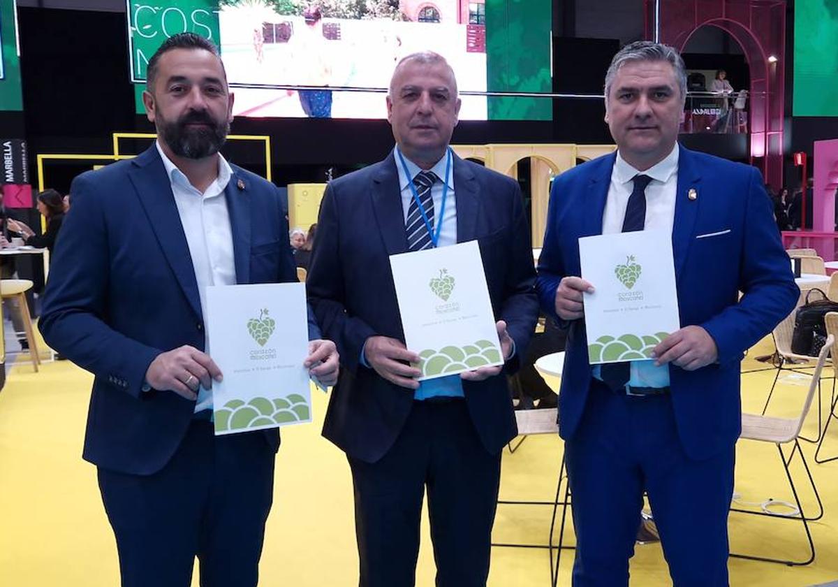 De izquierda a derecha, Raúl Vallejo, Antonio Muñoz y Antonio Yuste.