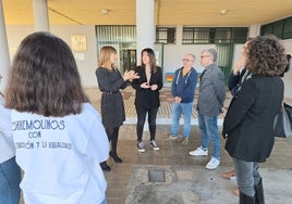  La delegada territorial de Inclusión Social, Juventud, Familias e Igualdad, Ruth Sarabia, durante su visita al colegio San Miguel.