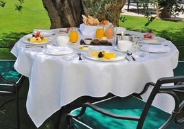 Muestra de un desayuno en Finca Cortesín.