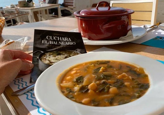 Las espinacas con garbanzos es uno de los platos de esta edición.