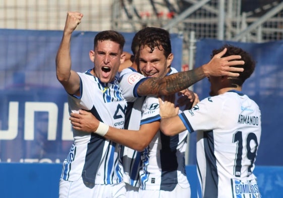 Los jugadores del Atlético Baleares celebran uno de sus doce goles esta temporada.