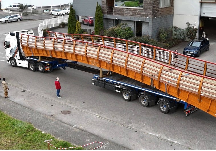 Imagen del puente saliendo de la fábrica asturiana de Media Madera.