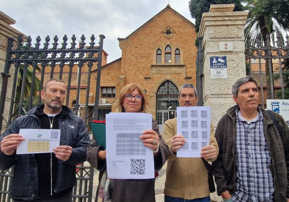 Representantes de la Iniciativa Ciudadana contra el Tarifazo, este martes en el Hospital Noble.