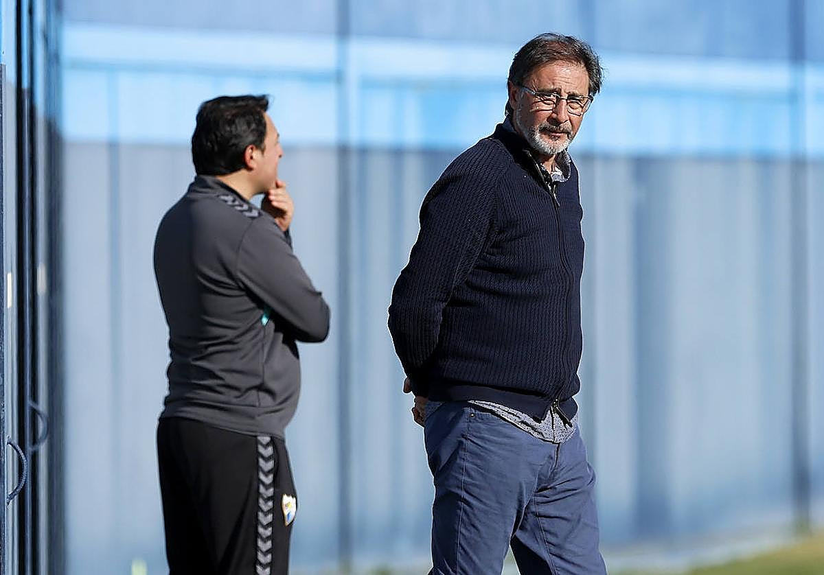 El director deportivo del Málaga, Loren Juarros, durante una visita al entrenamiento del equipo días atrás.