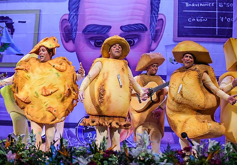 La murga 'Me tienes frito' actuó anoche en el teatro Cervantes.
