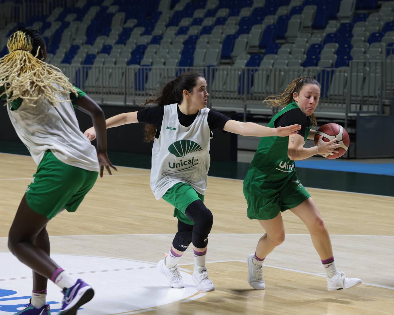 El Unicaja Mijas se entrena en el Martín Carpena