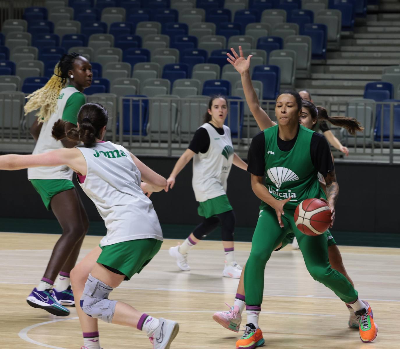 El Unicaja Mijas se entrena en el Martín Carpena