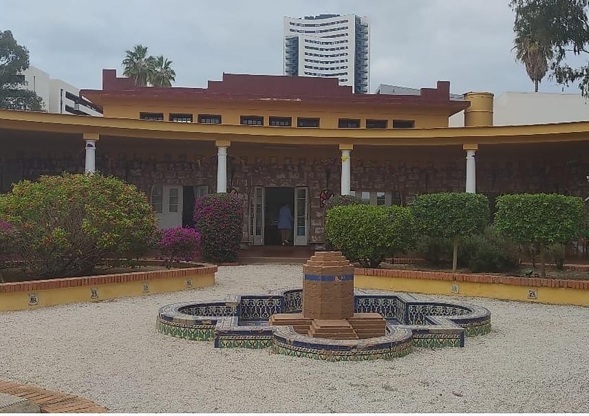 Imagen secundaria 1 - Imagen de los sistemas montañosos, los ríos (que pueden llevar agiua real) y de la entrada del centro educativo.