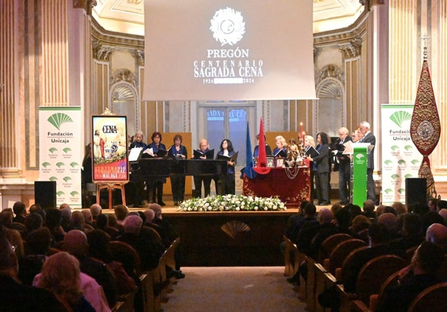 La coral polifónica Virgen de la Paz participó en el acto.