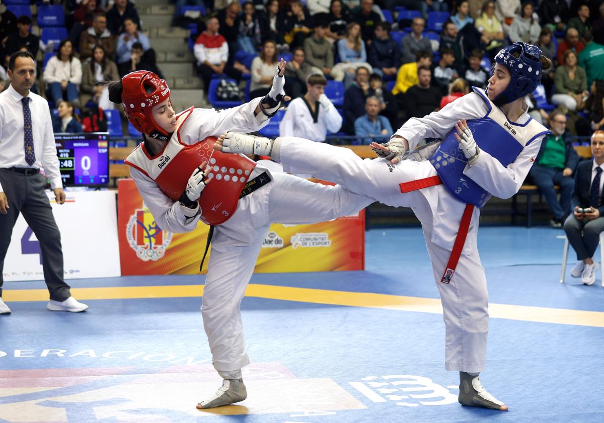 Imagen principal - La subcampeona olímpica de Taekwondo Adriana Cerezo da un recital en Málaga