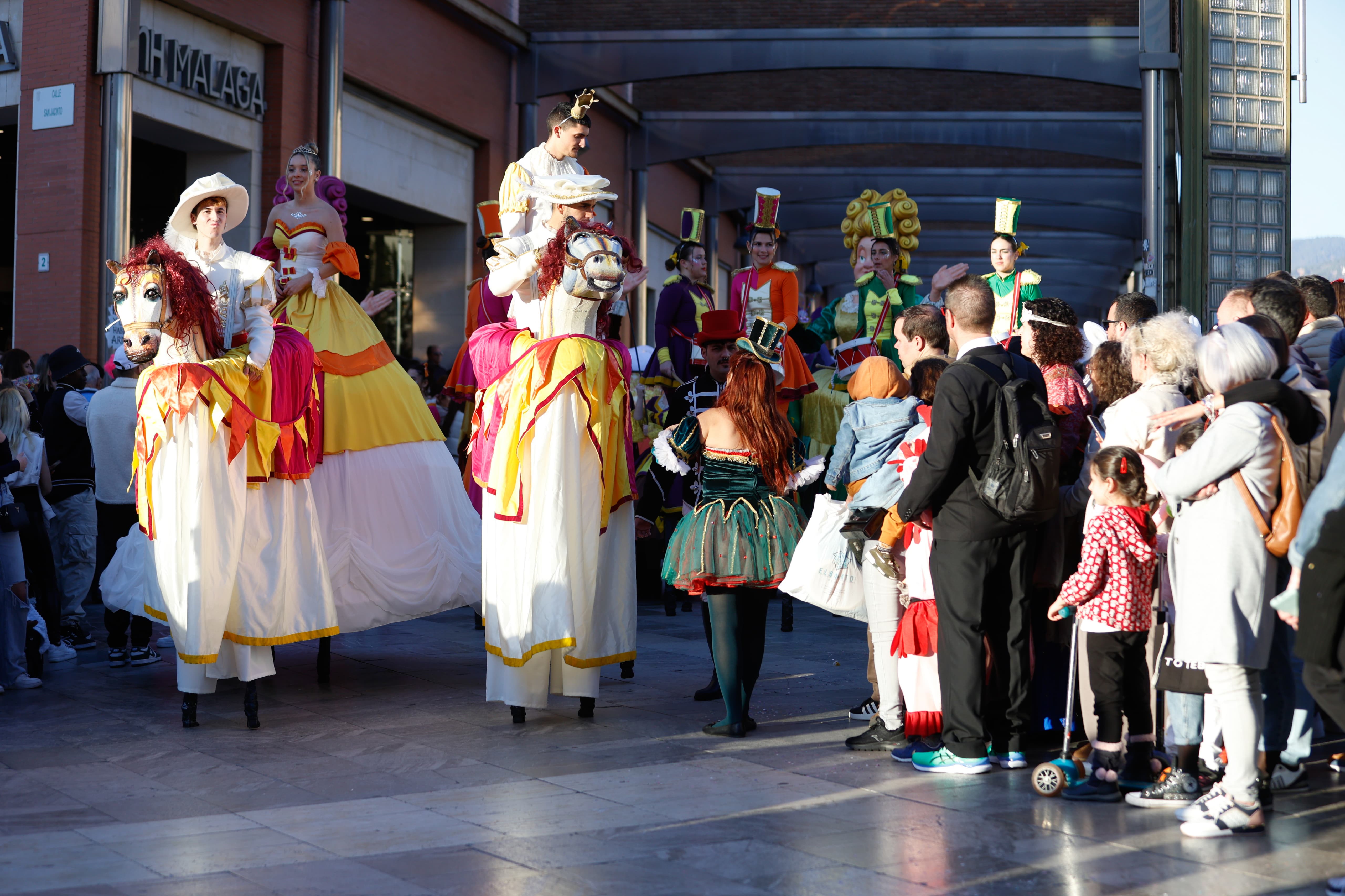 Las mejores imágenes del desfile del Carnaval de Málaga 2024