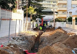 Obras en la calle Asturias de Fuengirola.