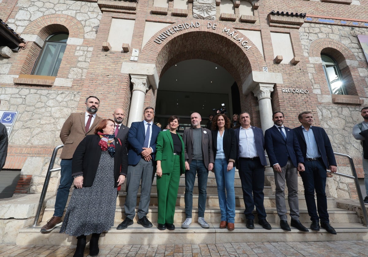 El rector de la UMA, la ministra de Vivienda y Unai Sordo, junto a otros participantes en la jornada sobre vivienda organizada por CC OO.