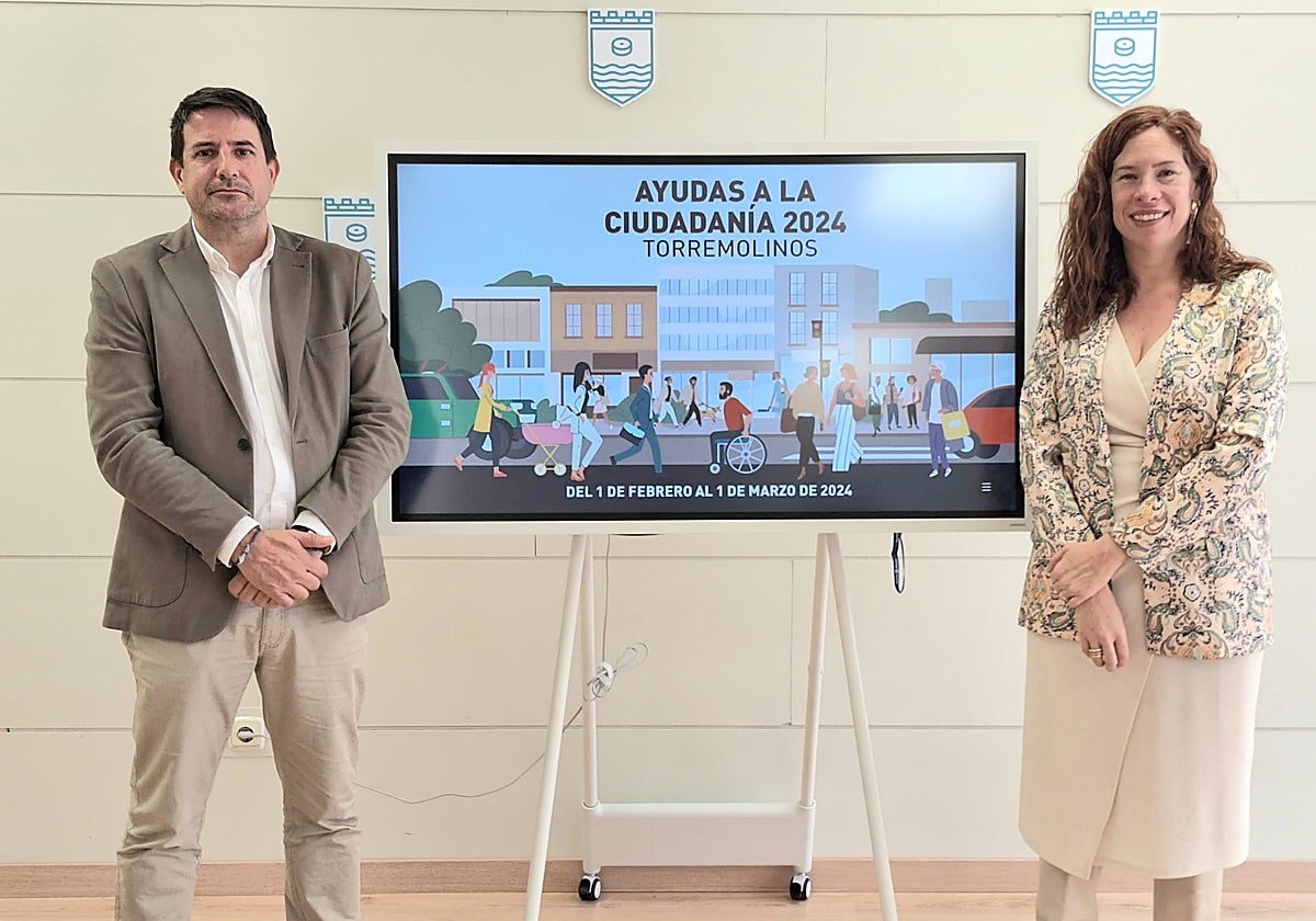 El concejal de Hacienda y la responsable municipal de Bienestar Social.