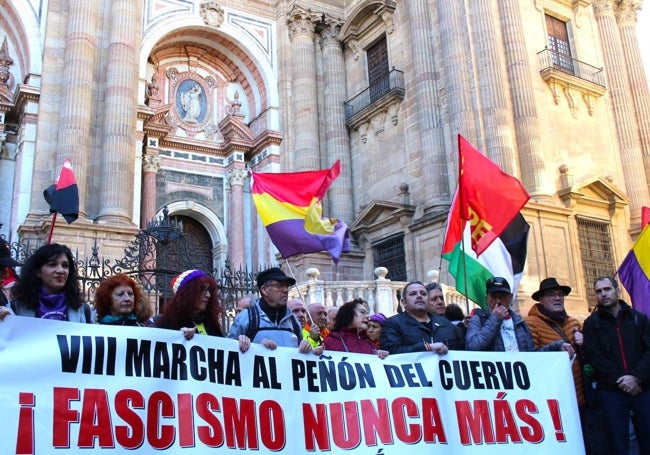 Los representantes de Izquierda Unida han participado en la marcha, que ha salido de la Plaza del Obispo.