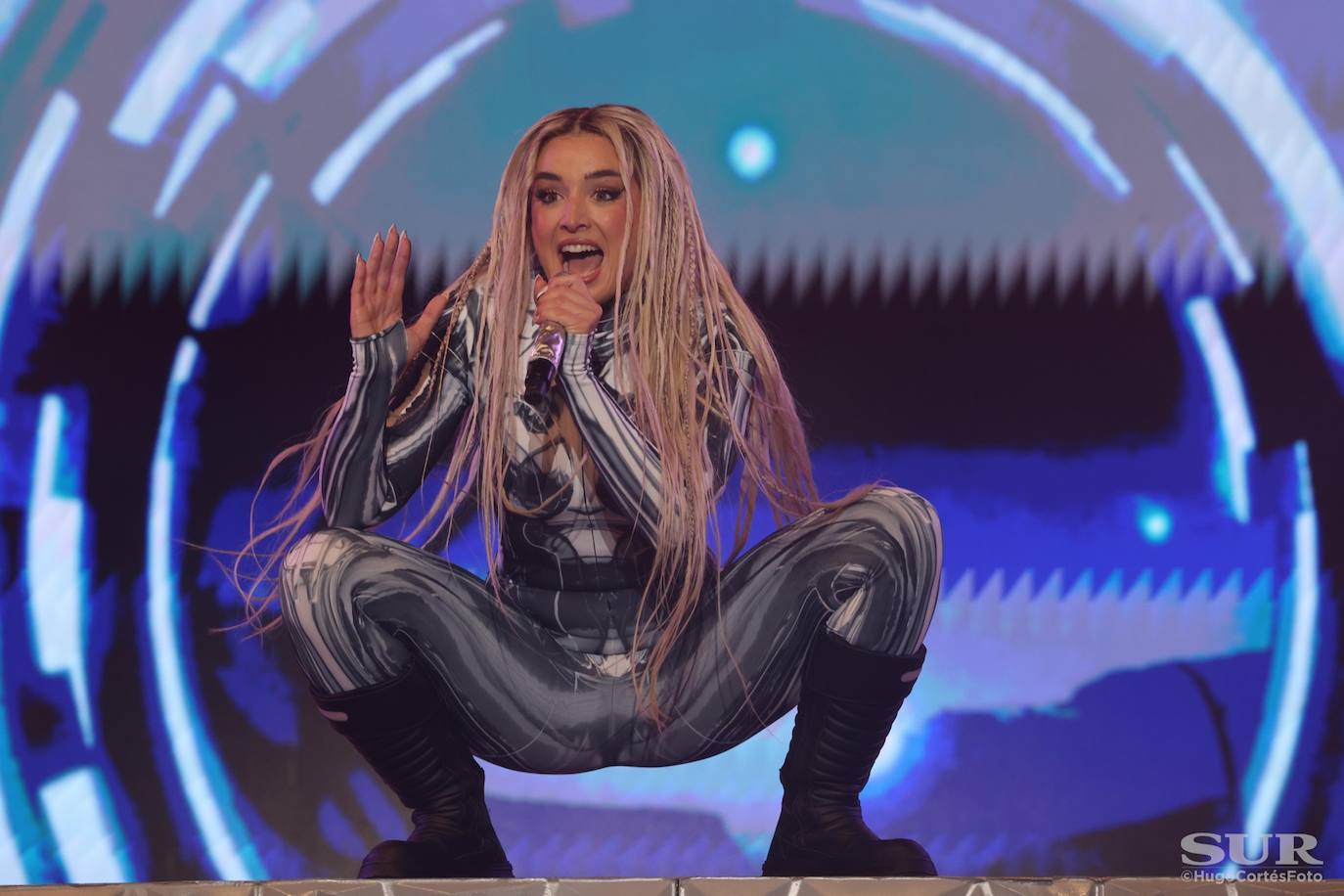 Lola Índigo pone a bailar a Málaga antes de la Copa ACB