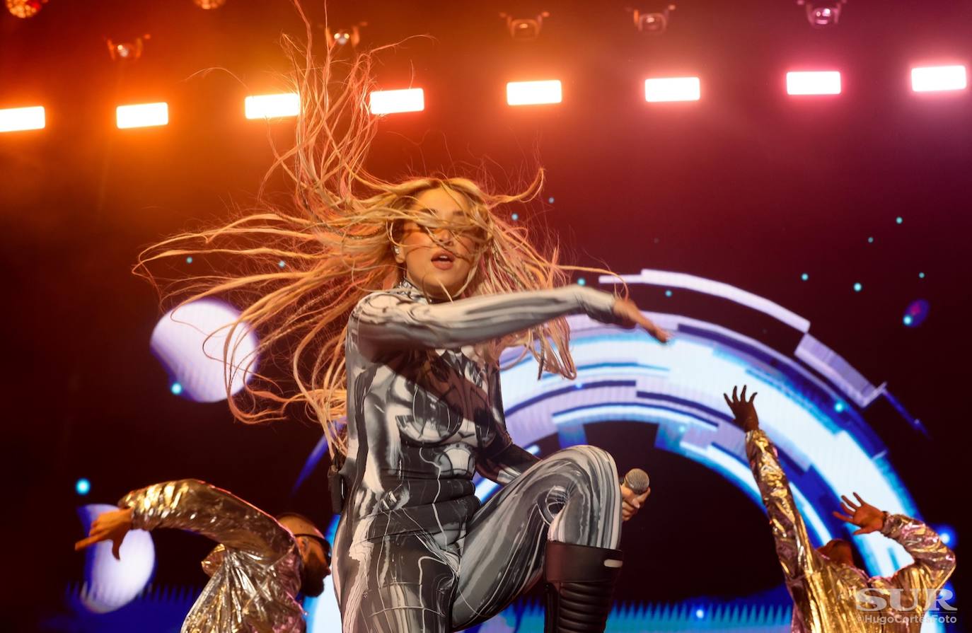 Lola Índigo pone a bailar a Málaga antes de la Copa ACB