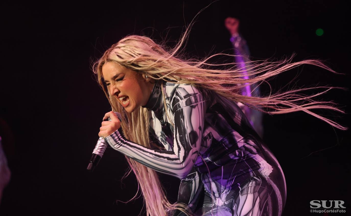 Lola Índigo pone a bailar a Málaga antes de la Copa ACB