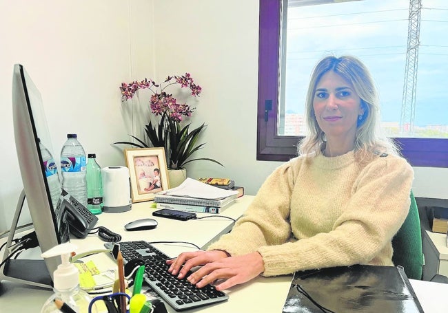 María Eugenia González, en su despacho de la Facultad de Ciencias de la Comunicación