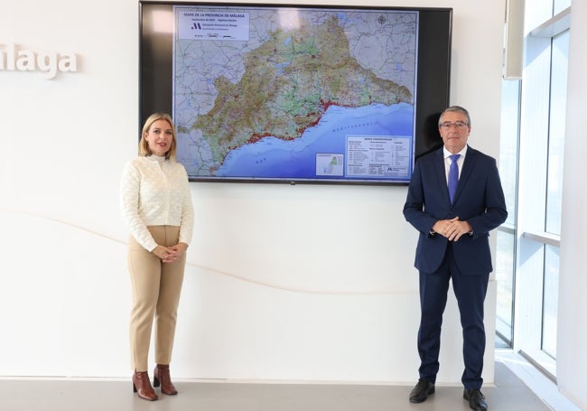 Atencia y Salado, durante la presentación del nuevo mapa de la provincia.