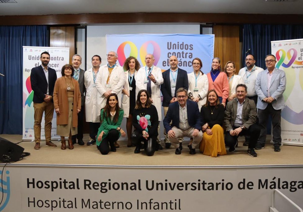 Profesionales médicos y representantes de asociaciones en el acto celebrado este jueves