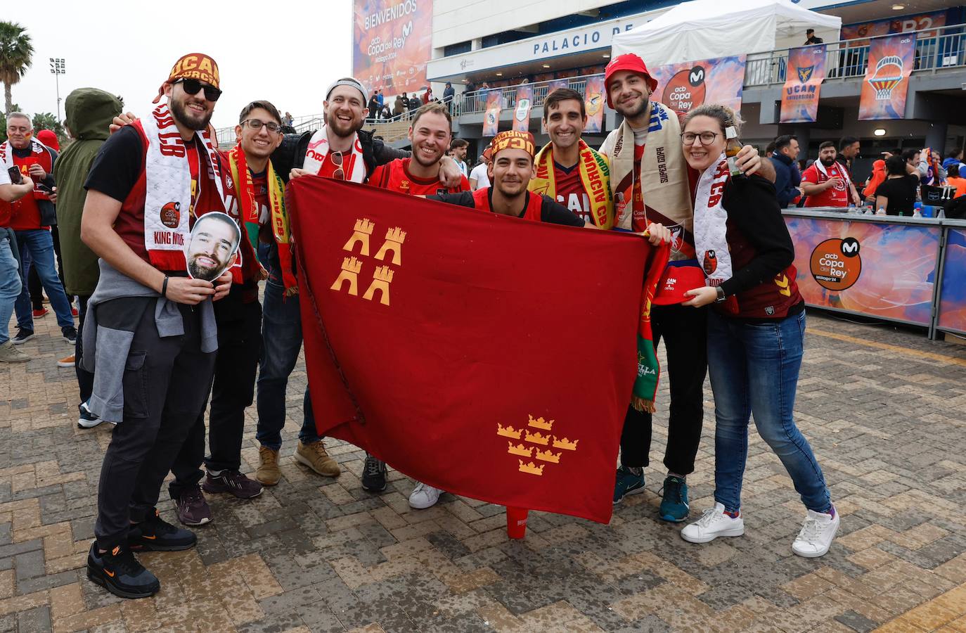 Ambiente antes del primer partido copero