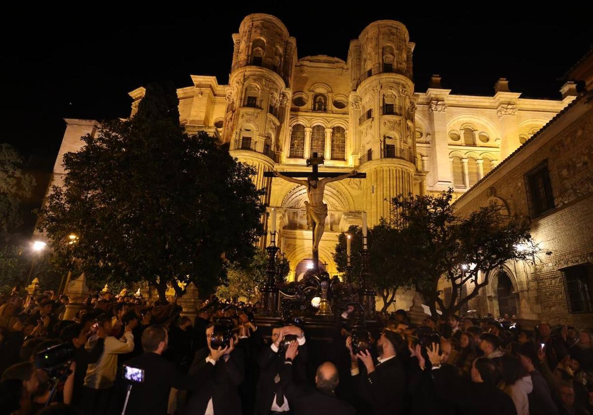 El Cristo de Ánimas de Ciegos preside el Vía crucis oficial de la Agrupación de Cofradías de Málaga