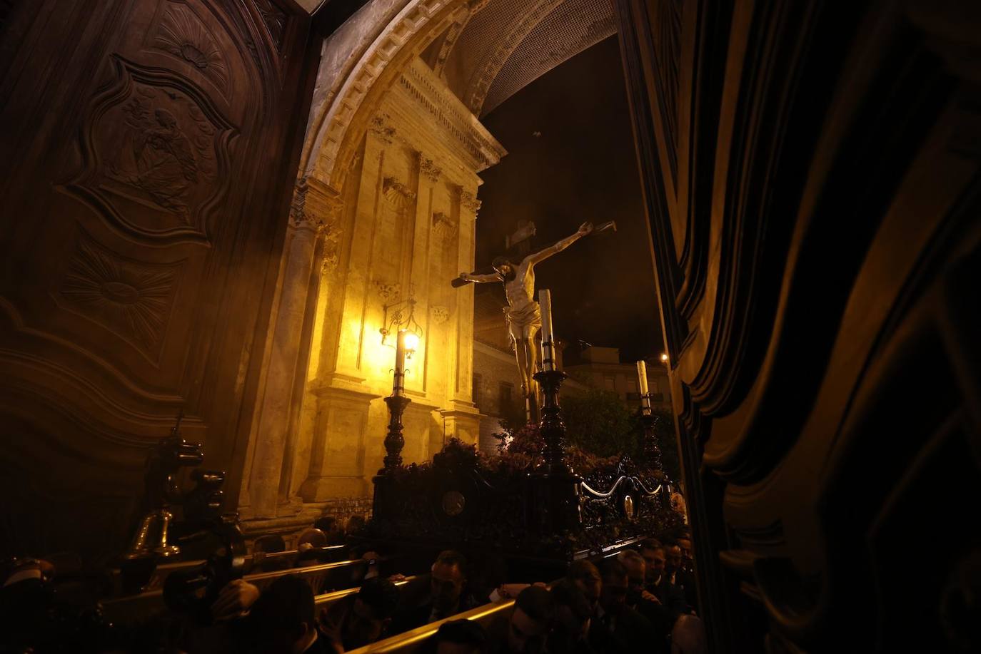 El Cristo de Ánimas de Ciegos preside el Vía crucis oficial de la Agrupación de Cofradías de Málaga