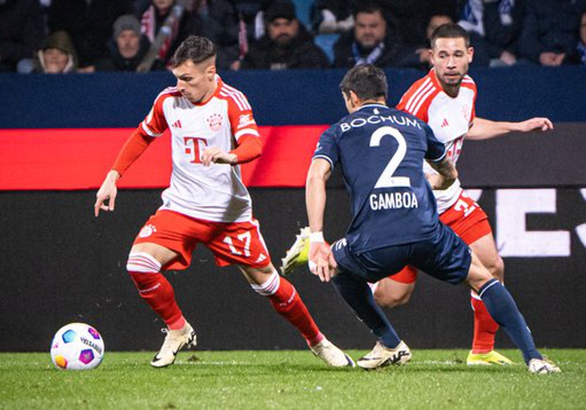 Bryan Zaragoza (dorsal 17), en una acción en el partido de su debut con el Bayern Múnich.