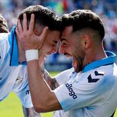 Un espectacular Málaga reacciona a lo grande ante un rival directo (2-0)