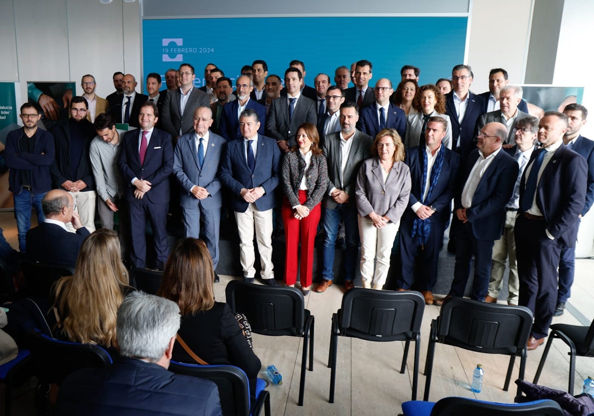 Foto de familia con los integrantes del Cluster de Ciberseguridad de Andalucía.