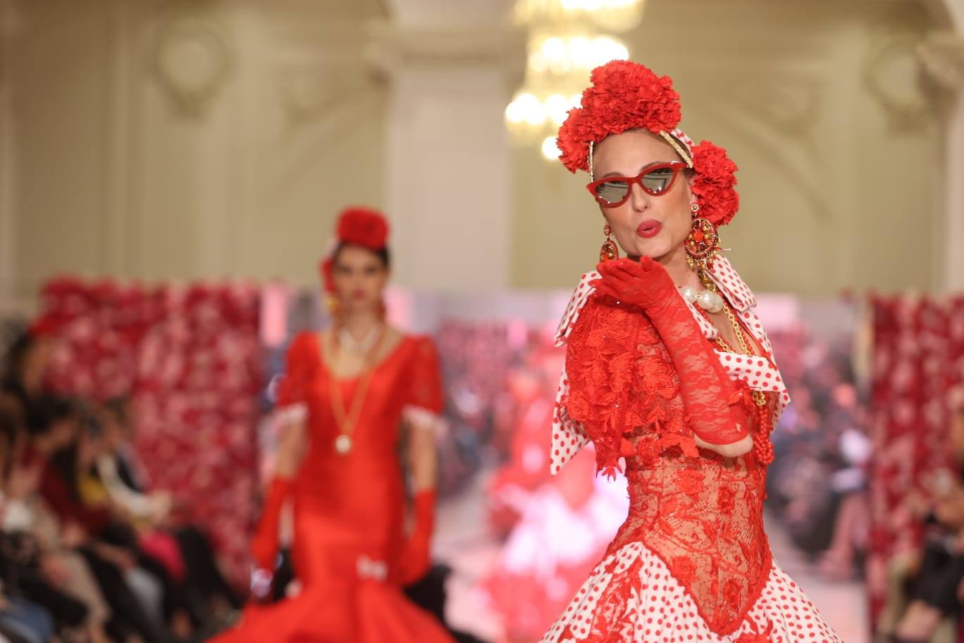 La pasarela de moda flamenca Con 2 lunares, en imágenes