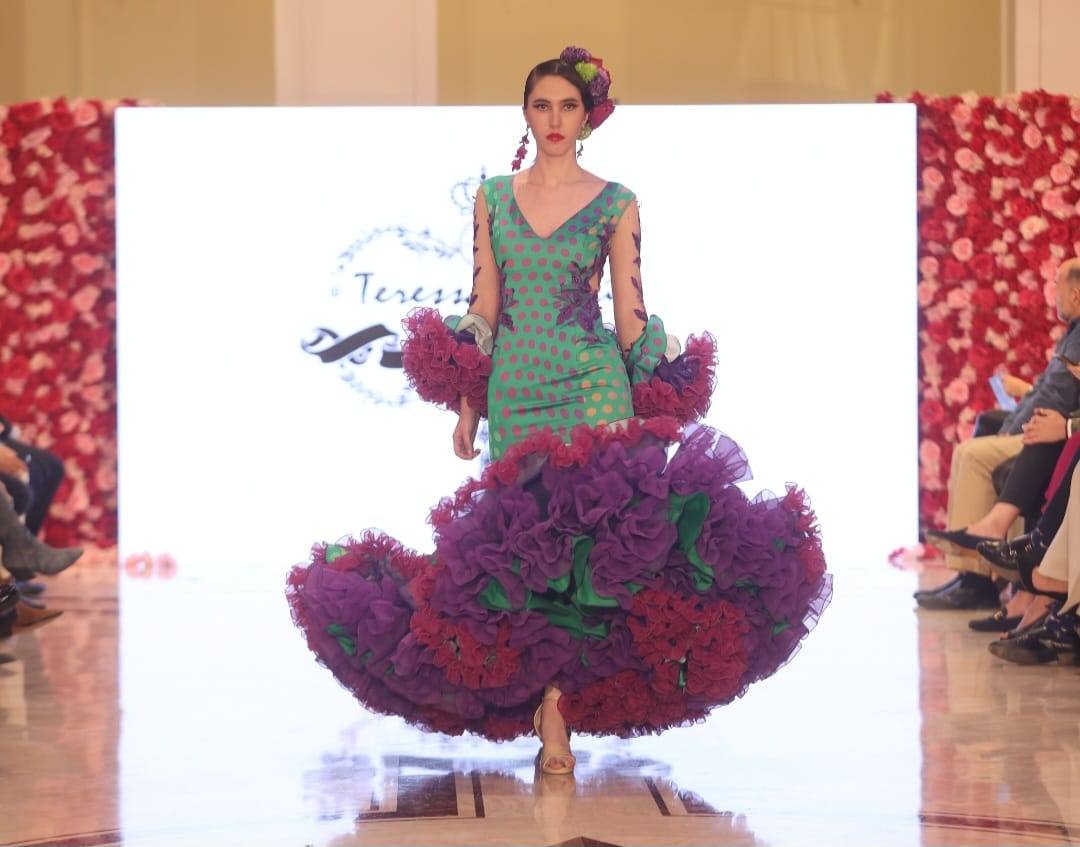 La pasarela de moda flamenca Con 2 lunares, en imágenes