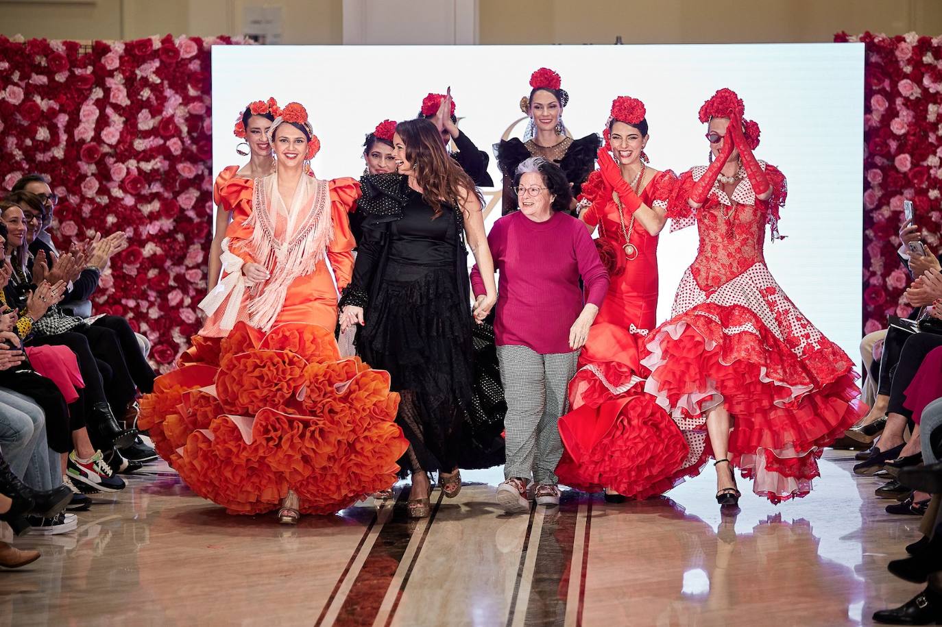 La pasarela de moda flamenca Con 2 lunares, en imágenes