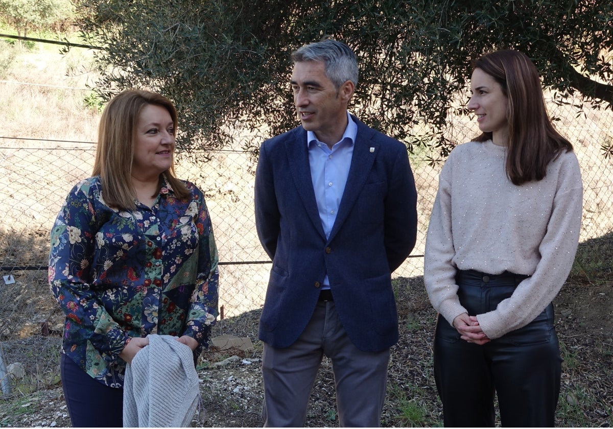 Navas junto a otras representantes del PSOE de Benalmádena.