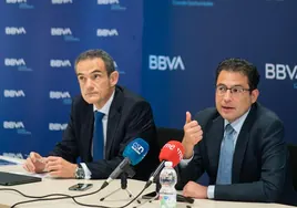 Los representantes de BBVA, Miguel Cardoso y Francisco Javier Jerez, en la presentación del informe.