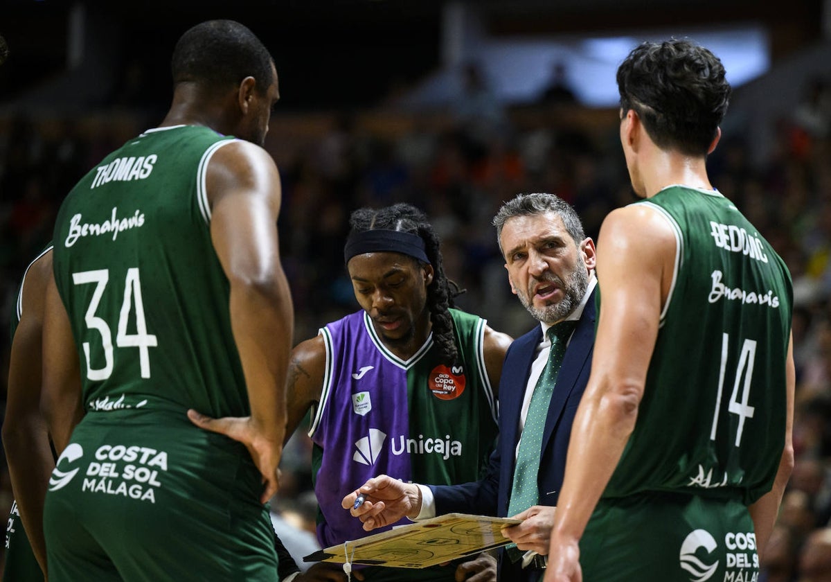 Las equipaciones de esta temporada de Joma del Unicaja.