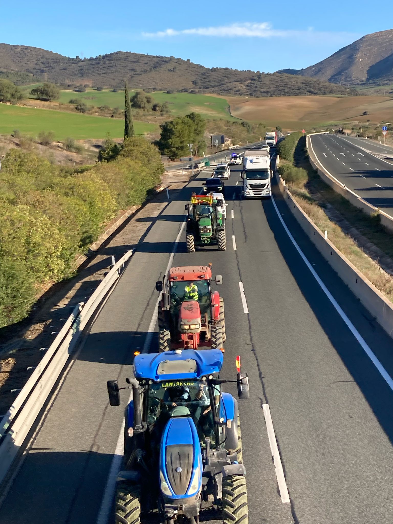 Tractores a su paso por Casabermeja a primera hora de este miércoles