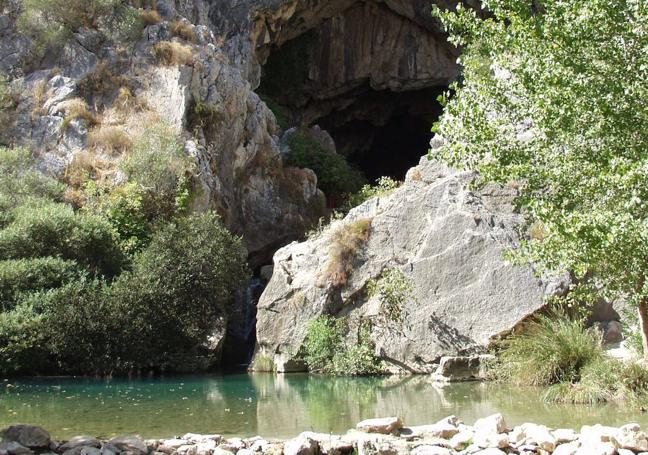 Entrada de la Cueva del Gato, en Benaoján.