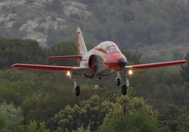 Un avión de la Patrulla Águila del Ejército del Aire.