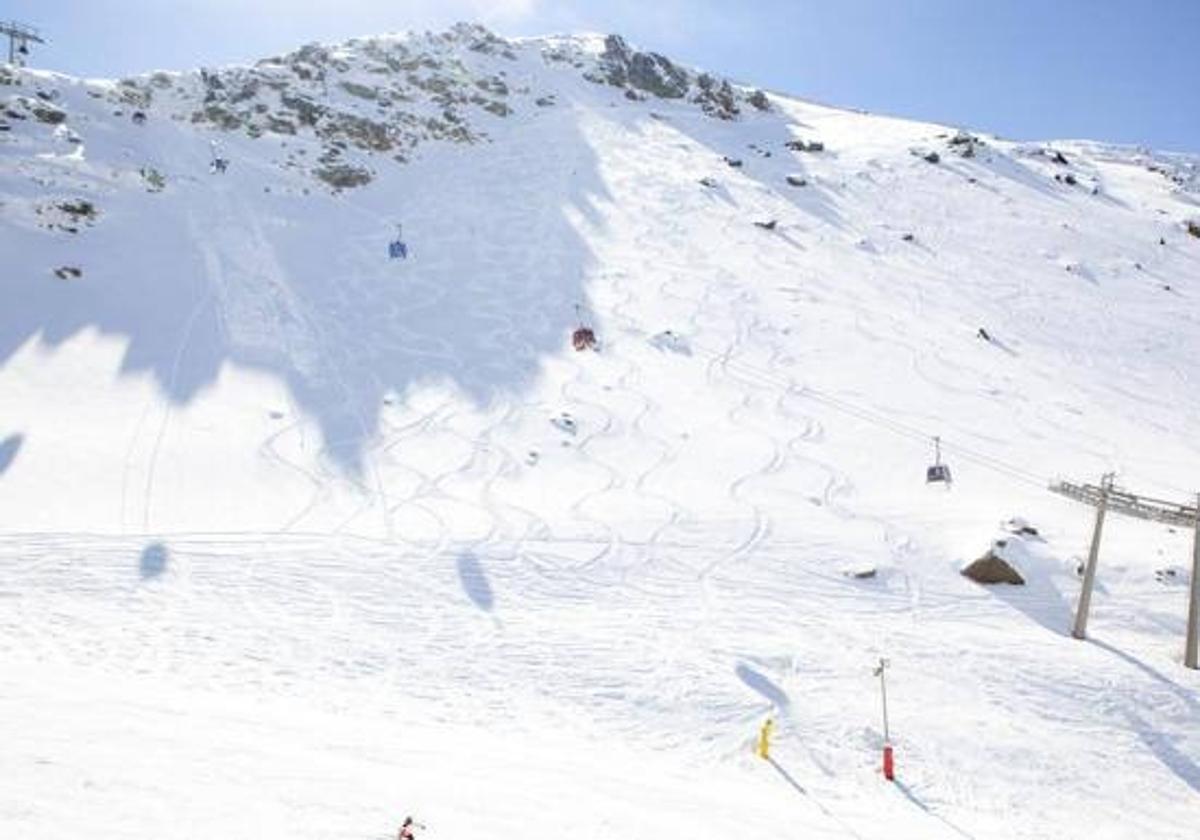 Cortan varias carreteras en Andalucía a causa de la nieve